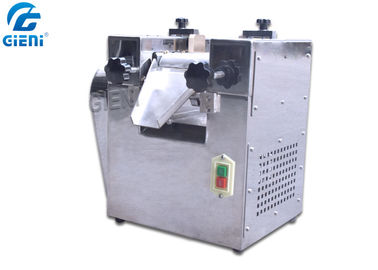 İyi bir fiyat. Laboratory Type Cosmetic Filling Machine Lipstick Three Roll Mill Rotate Speed Adjustable çevrimiçi